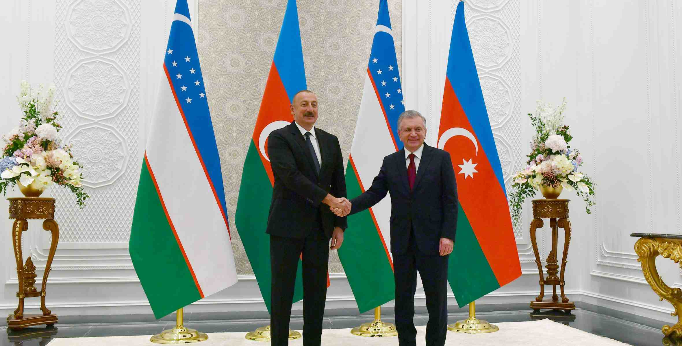 İlham Əliyev özbəkistanlı həmkarı Şavkat Mirziyoyevə zəng edib