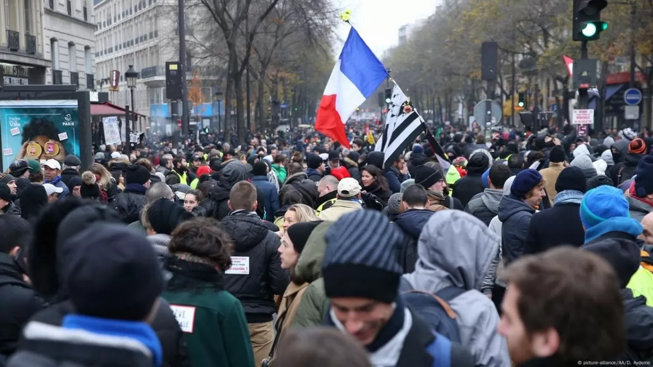 Франция готовится к массовым протестам и забастовкам