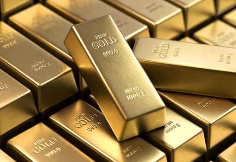 Золото подешевело