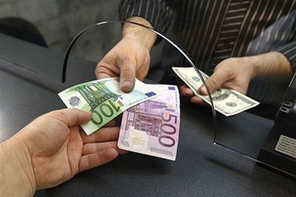 Azərbaycan bankları avro satışını azaldıb