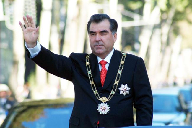 Президент Таджикистана отбыл в Азербайджан на саммит ОЭС