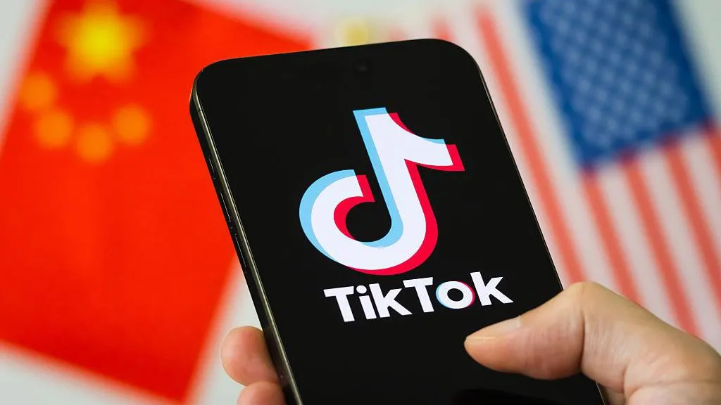 Трамп утвердил сделку о переходе TikTok под контроль бизнеса США