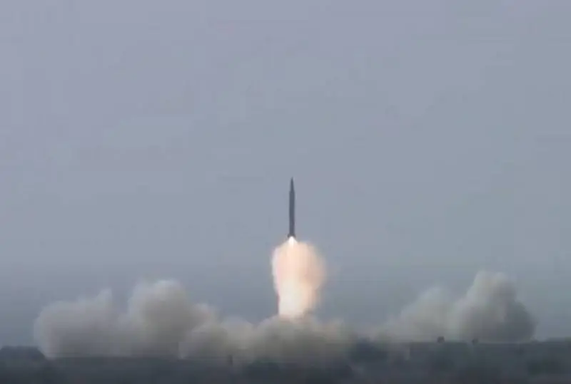 Hindistan Pakistanın 3 şəhərinə raket zərbələri endirib