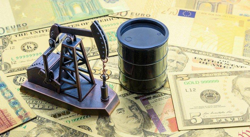 Нефть подешевела