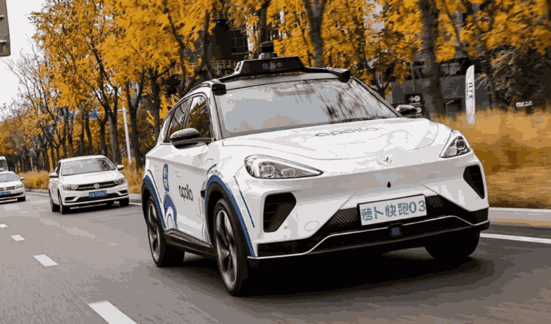 Dubayda sürücüsüz taksilər fəaliyyətə başlayıb